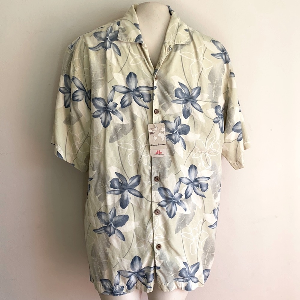 Tommy Bahama men’s Hawaiian shirt 100%silk Medium